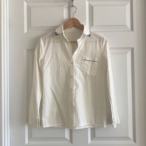 Women’s blouse with embroidered collar